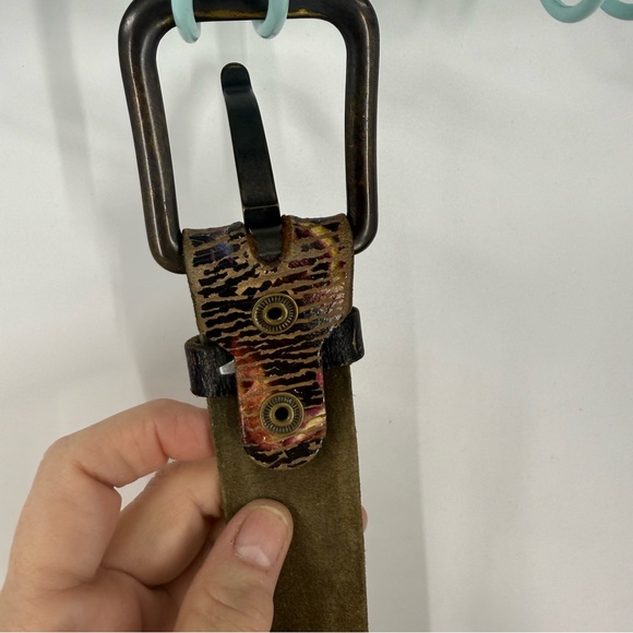 Leather island designed by Bill Lavin, highly distressed leather belt 36 - Picture 6 of 11